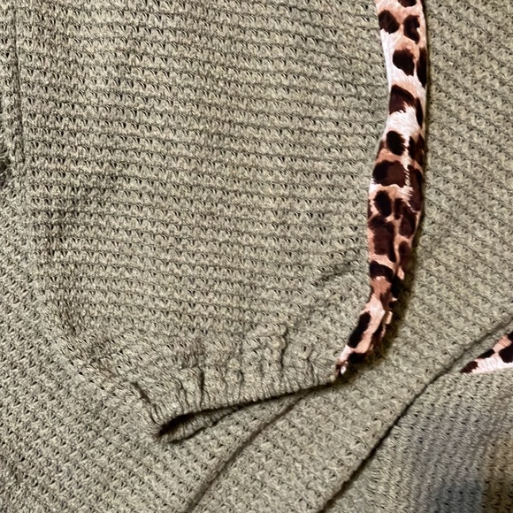 Women’s And The Why women's medium shirt - Picture 3 of 5